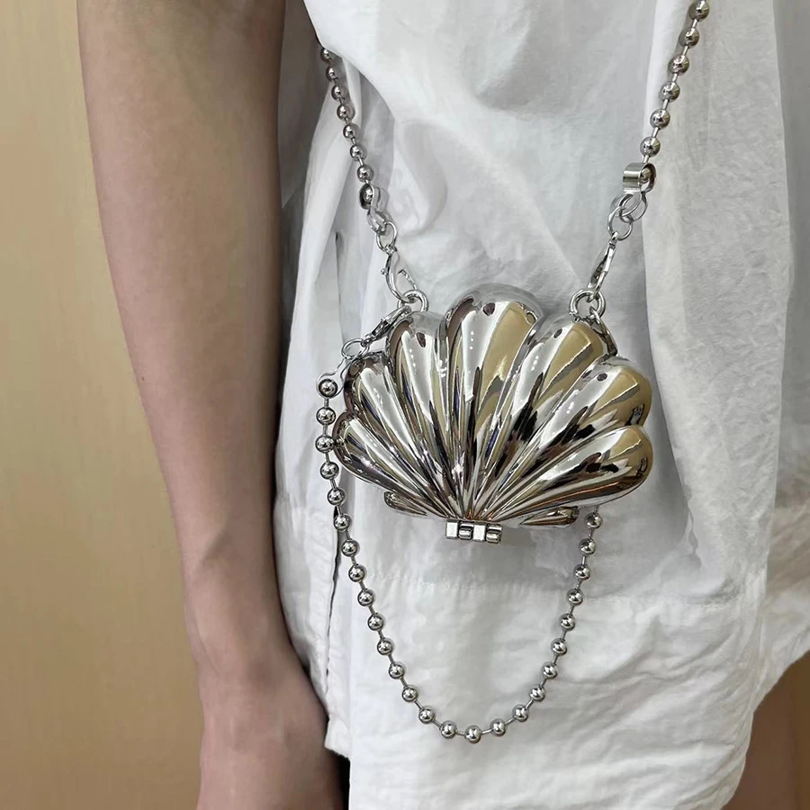 Women Accessories Photos - Mini bolso de Metal con pintalabios