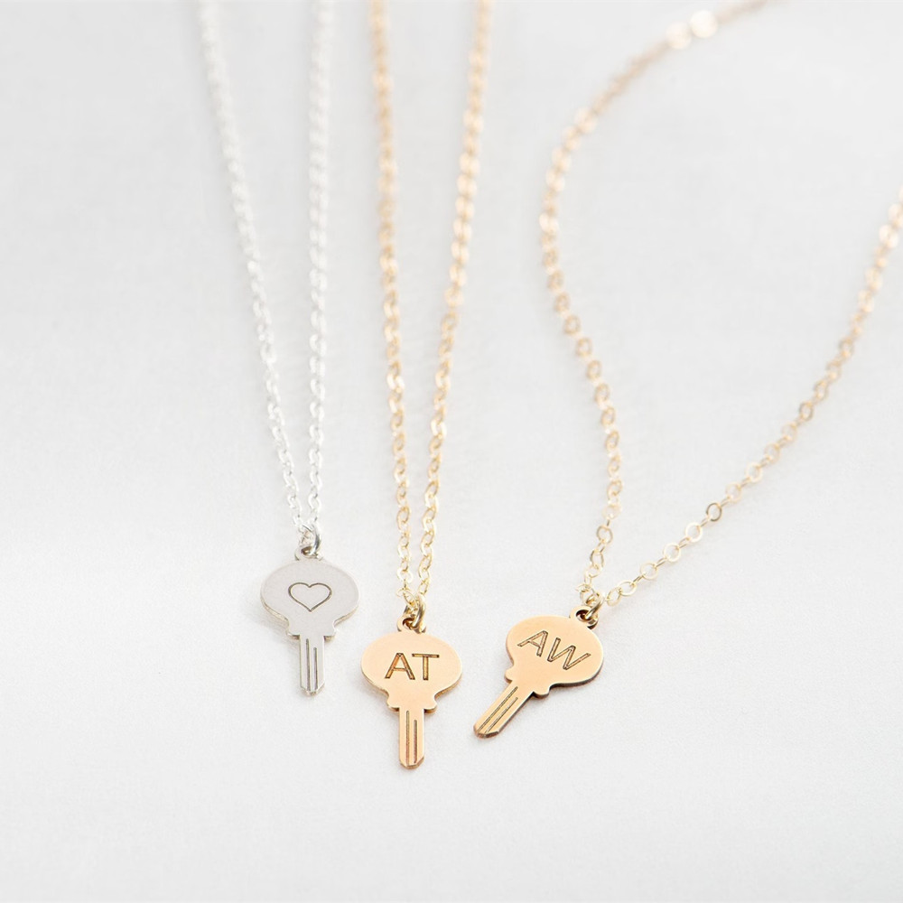 Collar con Colgante de Llave P - Charm Necklace Dainty reseña y precio