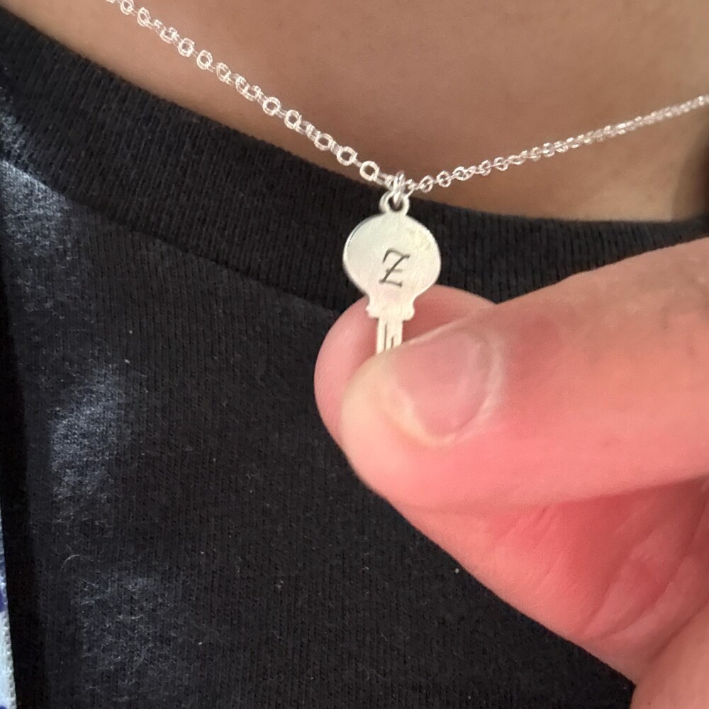 Collar con Colgante de Llave P - Charm Necklace Dainty reseña y precio
