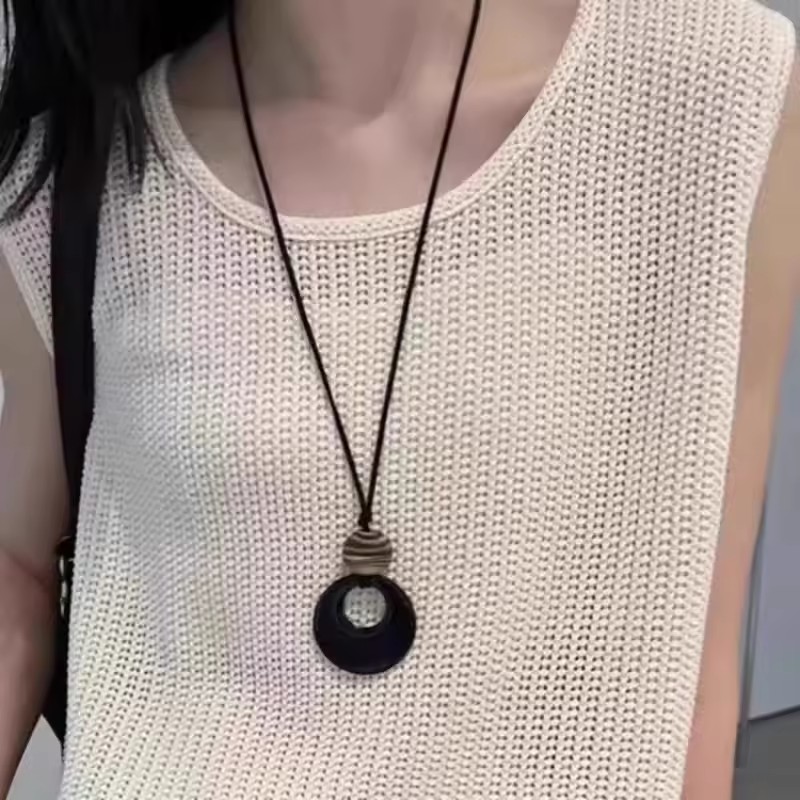 Punk Vortex sol Cruz colgante  - Women'S Emo Accessories reseña y precio